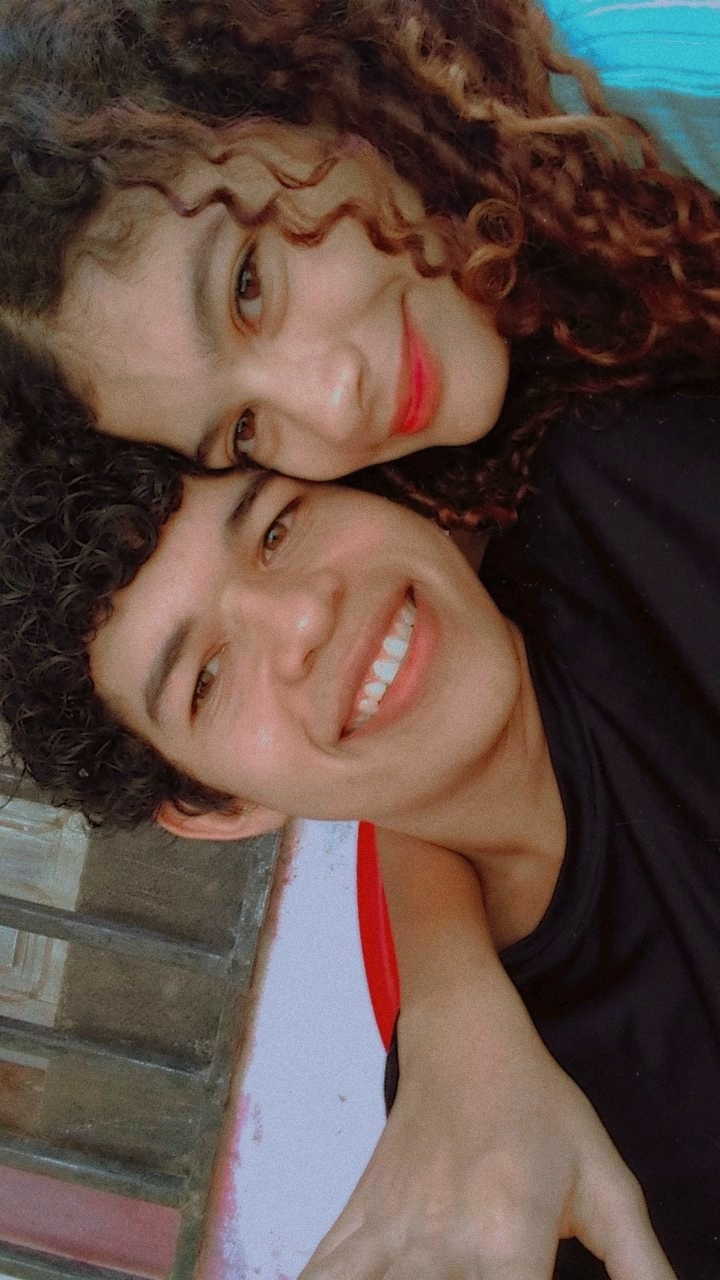 O começo de tudo — 2021 Caio e Carla sorrindo juntos em 2021